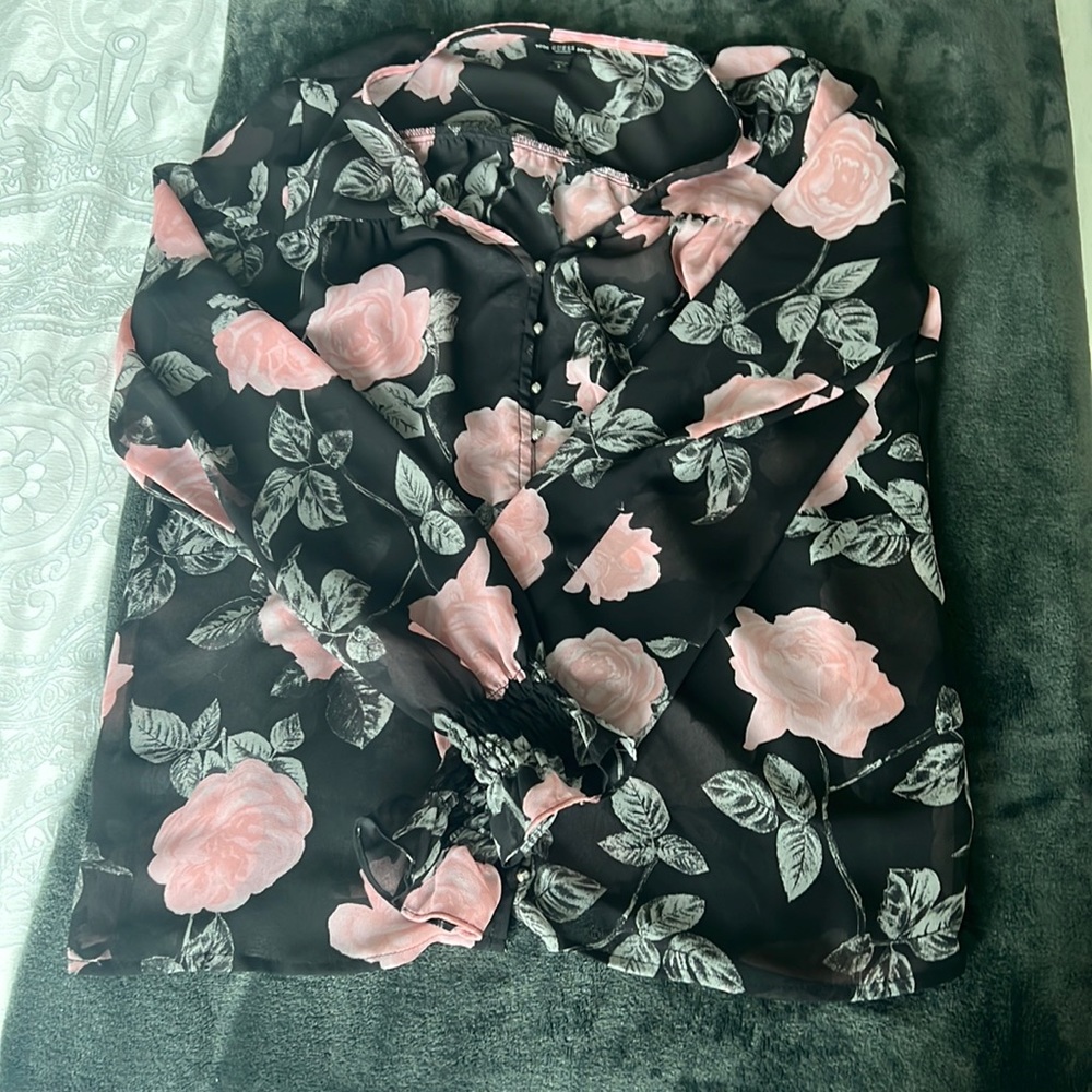 Beautiful guess blouse